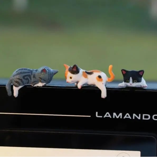 Hand-Painted Mini Cat Desk Figurines – Set of 5 Cute Cartoon Kitty Companions