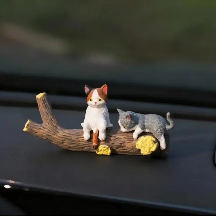 Hand-Painted Mini Cat Desk Figurines – Set of 5 Cute Cartoon Kitty Companions