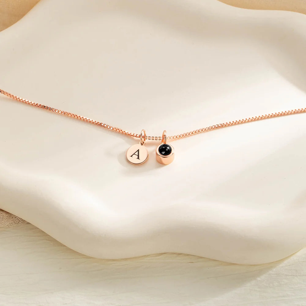 Personalized Photo Projection Necklace – Meaningful Gift for Birthdays & Anniversaries