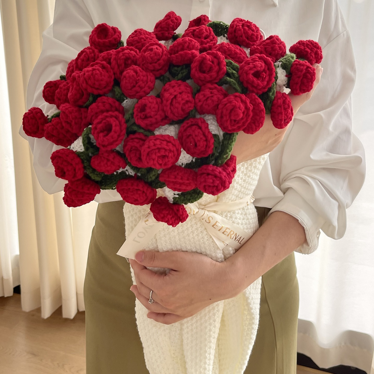 Hand-woven Rose Blanket – A Perfect Valentine’s Day Gift