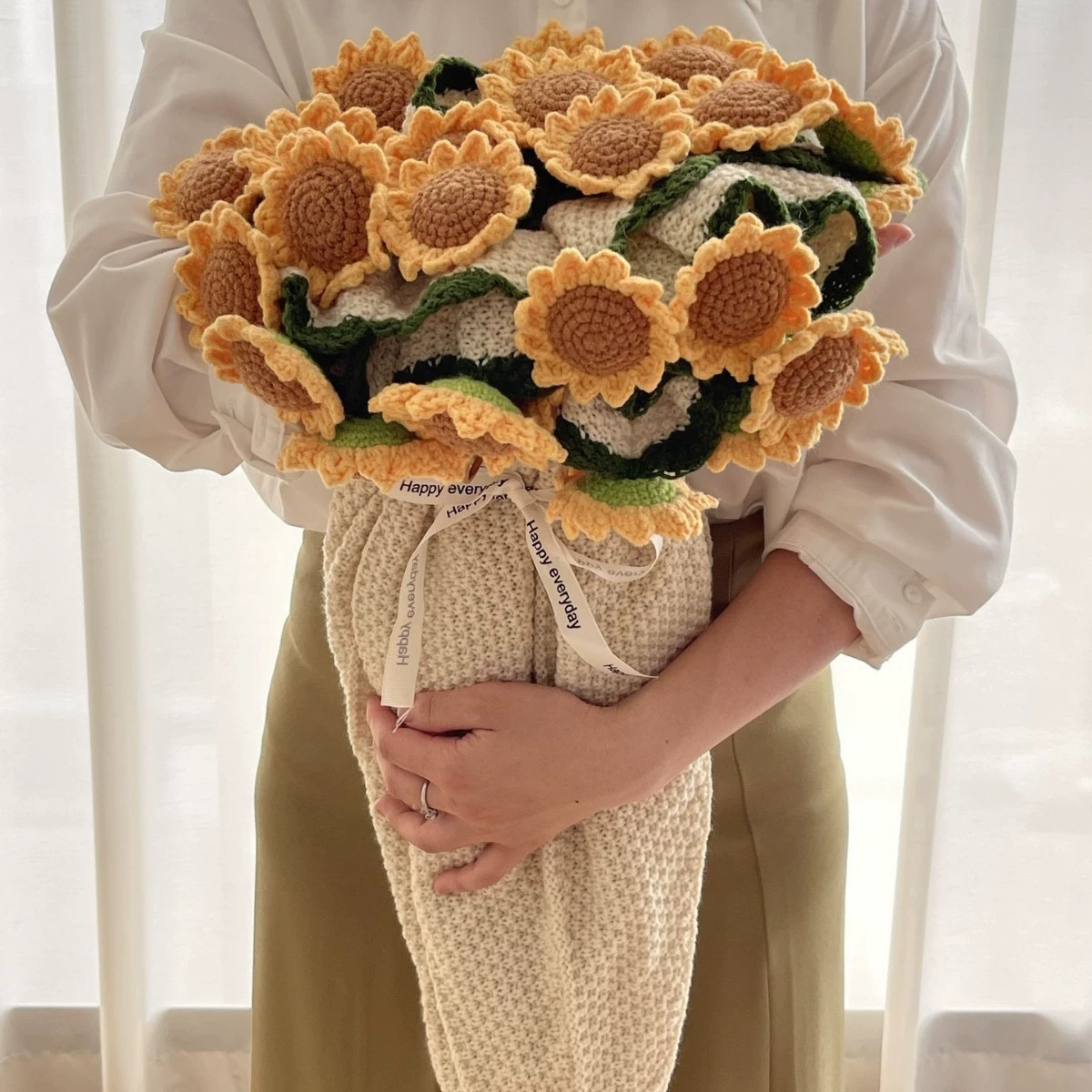 Hand-woven Rose Blanket – A Perfect Valentine’s Day Gift