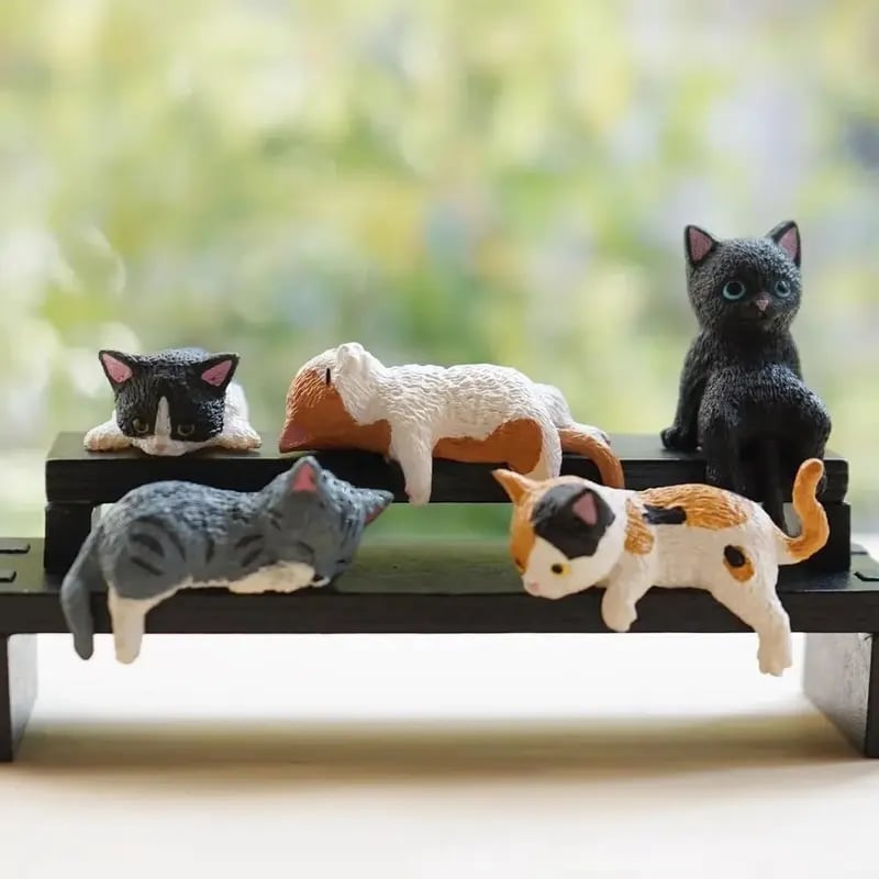 Hand-Painted Mini Cat Desk Figurines – Set of 5 Cute Cartoon Kitty Companions