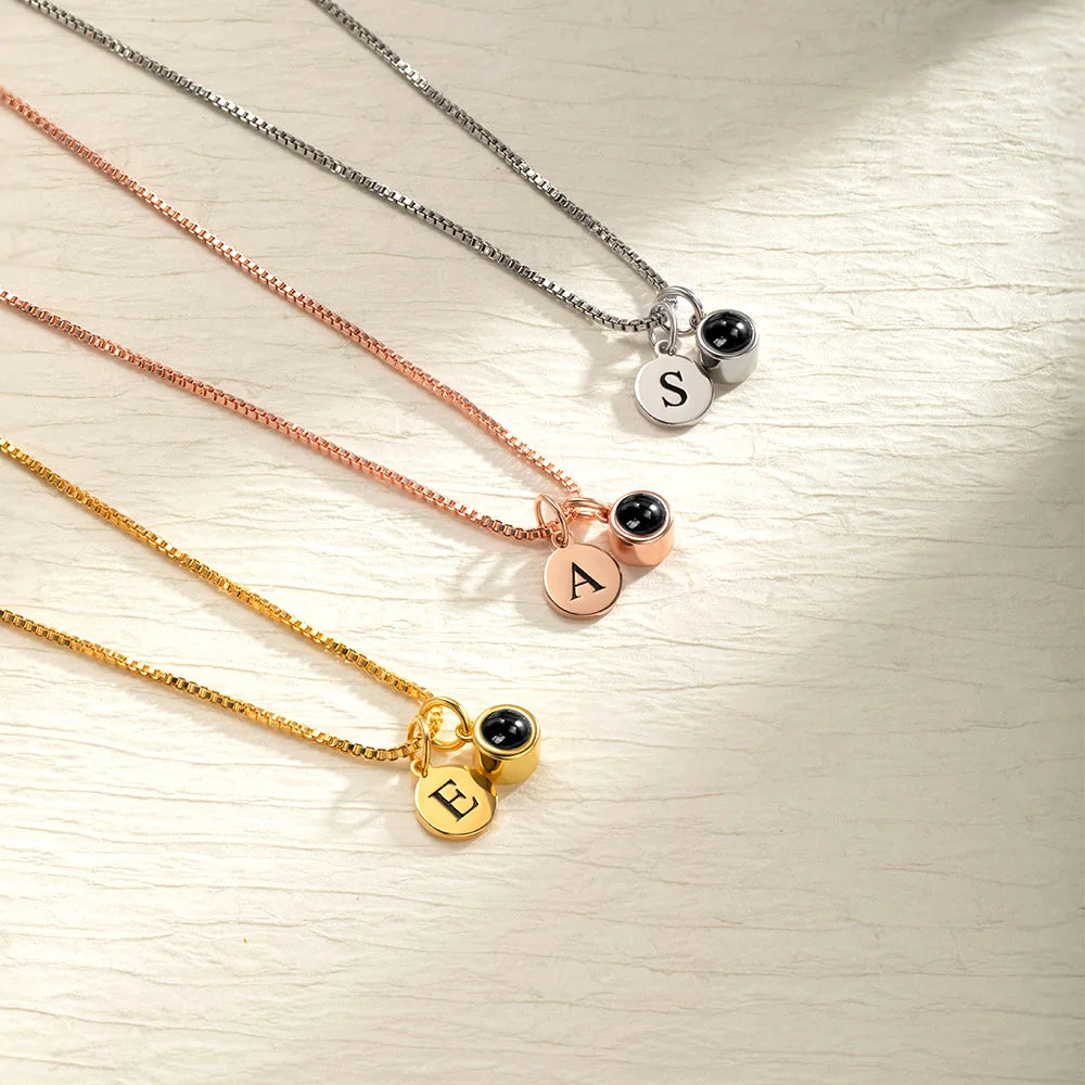 Personalized Photo Projection Necklace – Meaningful Gift for Birthdays & Anniversaries