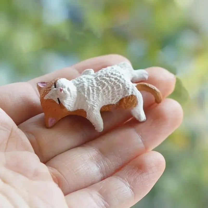 Hand-Painted Mini Cat Desk Figurines – Set of 5 Cute Cartoon Kitty Companions