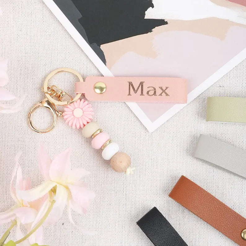 Personalised daisy beaded keyring