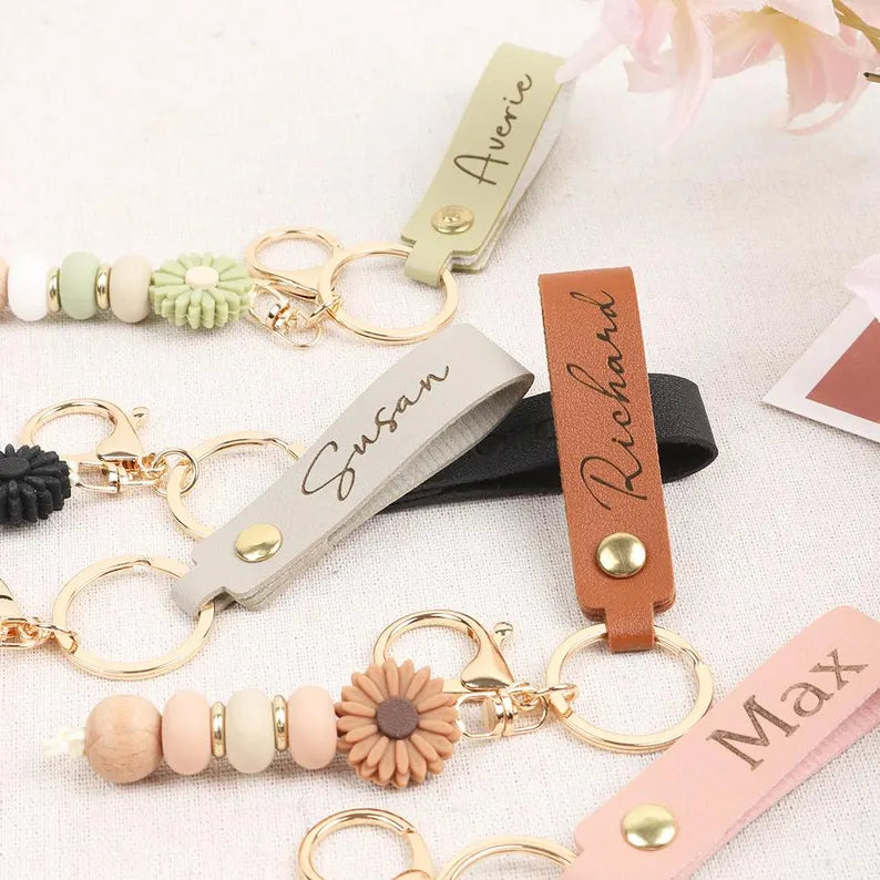 Personalised daisy beaded keyring